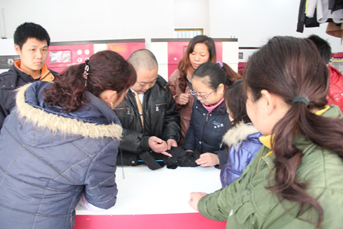 開干洗店加盟哪家公司好？UCC洗衣加盟連鎖企業(yè)洗滌技術(shù)培訓(xùn)中心