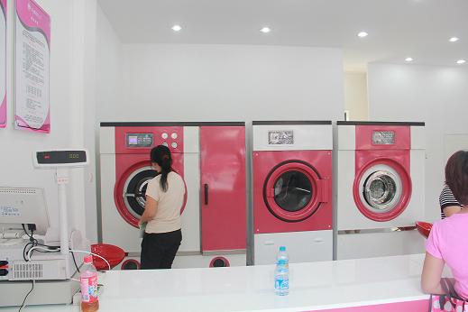 UCC洗衣干洗加盟店，設備展示圖