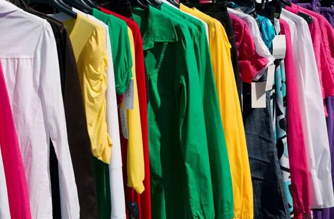 對于不同材質衣服去除色漬的方法